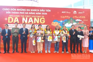 Đà Nẵng đón những chuyến bay đầu tiên "xông đất" ngành du lịch trong năm mới 2026. (Ảnh: ANH ĐÀO)