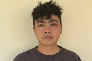 Đối tượng Trần Hữu Trí tại cơ quan điều tra. (Ảnh Công an cung cấp)