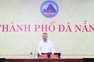 Đồng chí Nguyễn Đức Dũng, Phó Bí thư Thành ủy, Chủ tịch Hội đồng nhân dân thành phố, Chủ tịch Ủy ban Bầu cử thành phố Đà Nẵng, chủ trì phiên họp.