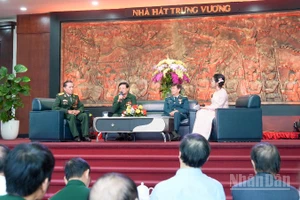 Các nhân chứng lịch sử chia sẻ nhiều câu chuyện cảm động tại chương trình. (Ảnh: ANH ĐÀO)