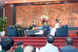 Các nhân chứng lịch sử chia sẻ nhiều câu chuyện cảm động tại chương trình. (Ảnh: ANH ĐÀO)