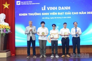 Trường đại học Bách Khoa-Đại học Đà Nẵng vinh danh 3 sinh viên đạt giải tại các cuộc thi cấp quốc tế. (Ảnh: ANH ĐÀO)