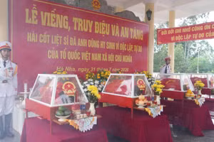 Đà Nẵng truy điệu và an táng 4 hài cốt liệt sĩ được tìm thấy tại hang Đá Sập.