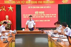 Đồng chí Đại tá Lê Huy, Bí thư Đảng ủy, Chính ủy Bộ Tư lệnh Vùng Cảnh sát biển 2 chủ trì Hội nghị.