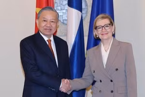 Tổng Bí thư Tô Lâm gặp Phó Chủ tịch thứ nhất Quốc hội Phần Lan Paula Risikko. (Ảnh: THỐNG NHẤT/TTXVN)