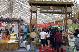 Gian hàng Bộ Nông nghiệp và Môi trường tại Hội chợ Mùa Thu 2025. (Ảnh: HNV)