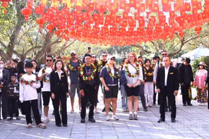 Du khách trong và ngoài nước hào hứng với hành trình khám phá hang động Phong Nha-Kẻ Bàng đầu năm.