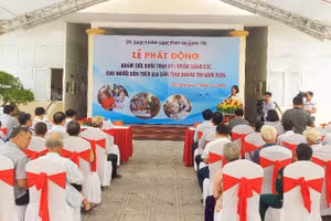 Quang cảnh lễ phát động chiến dịch cao điểm khám sức khỏe định kỳ và khám sàng lọc cho người dân tỉnh Quảng Trị năm 2026,