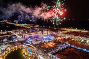 Không khí sôi động, tưng bừng tại phố đi bộ Hoàng Vân, phường Đồng Hới trong dịp lễ 30/4-1/5/2025.