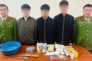 Công an xã Tân Thành, tỉnh Quảng Trị phát hiện, xử lý nhóm học sinh chế tạo pháo trái phép.