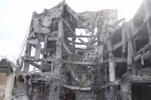 Những tòa nhà bị phá hủy sau các cuộc tấn công của Mỹ và Israel nhằm vào Tehran, Iran. (Ảnh: THX/TTXVN)