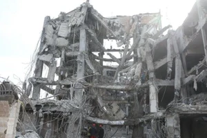 Những tòa nhà bị phá hủy sau các cuộc tấn công của Mỹ và Israel nhằm vào Tehran, Iran. (Ảnh: THX/TTXVN)