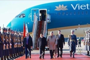 Lễ đón chính thức Thủ tướng Phạm Minh Chính thăm Liên bang Nga được tổ chức trang trọng tại Sân bay quốc tế Vnukovo 2, do Thứ trưởng Bộ Ngoại giao Liên bang Nga Rudenko Andrey Yurevych chủ trì. Ảnh: Dương Giang/TTXVN