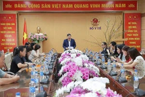 Đại diện Hội đồng Y khoa Quốc gia trao đổi với các cơ quan báo chí.