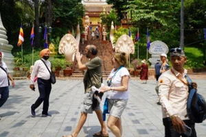 Lễ hội văn hóa truyền thống Campuchia hấp dẫn khách du lịch quốc tế. (Ảnh: NGUYỄN HIỆP)