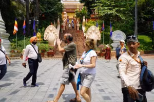 Lễ hội văn hóa truyền thống Campuchia hấp dẫn khách du lịch quốc tế. (Ảnh: NGUYỄN HIỆP)