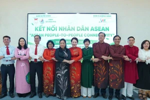 Các đại sứ tại chương trình. (Ảnh: BTC)