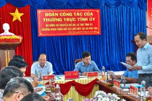 Quang cảnh buổi làm việc chiều 8/1 tại xã Phú Tân, tỉnh Cà Mau.