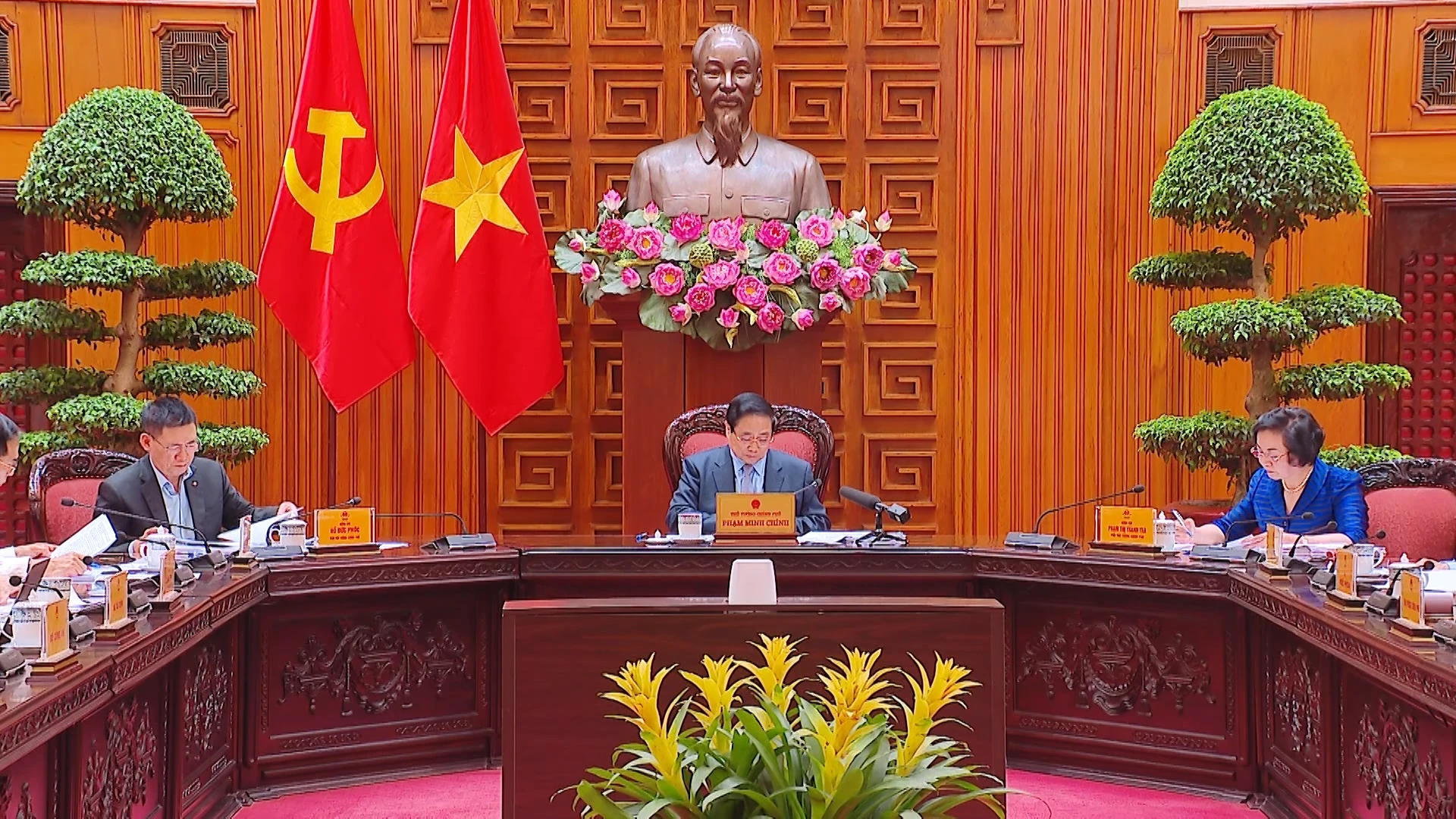 Thủ tướng chỉ đạo quyết liệt ổn định thị trường, tăng cường dự trữ quốc gia
