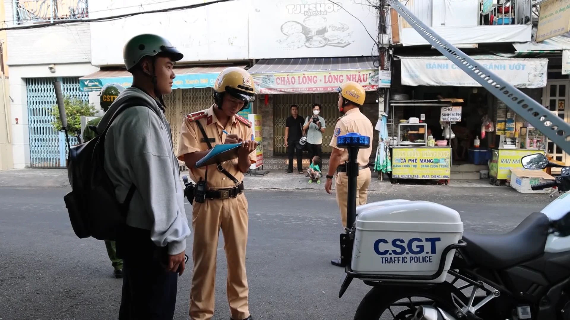 TP.HCM tăng cường bảo đảm an toàn giao thông cho học sinh trước thềm năm học mới