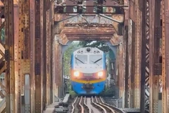 [Video] Khắc phục xong sự cố cầu Long Biên, tàu Hà Nội - Hải Phòng lưu thông trở lại