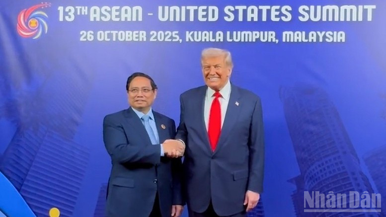 Thủ tướng Chính phủ Phạm Minh Chính và Tổng thống Hoa Kỳ Donald Trump. (Ảnh: Nhật Bắc/VGP)