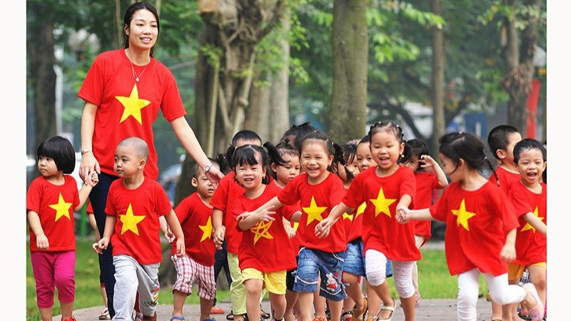 Dành tình cảm, sự quan tâm chăm sóc cho trẻ em là cách tốt nhất để phòng, chống bạo lực trẻ em. (Ảnh NGUYỄN ĐĂNG)