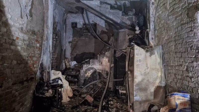 Hiện trường vụ cháy ngôi nhà trên phố Kim Hoa sáng 11/10.