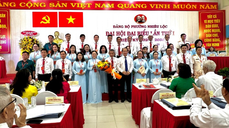 Nhấn vào ảnh để phóng to Ban chấp hành Đảng bộ phường Nhiêu Lộc ra mắt Đại hội.