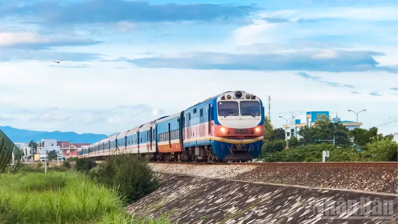 Công ty cổ phần Vận tải đường sắt ra thông báo ngừng chạy tàu NA1, NA2 và tàu SE9 xuất phát ngày 25/8 do ảnh hưởng bão số 5. (Ảnh minh họa)