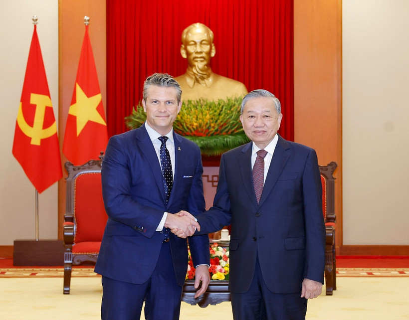 Tổng Bí thư Tô Lâm tiếp Bộ trưởng Chiến tranh Hoa Kỳ Pete Hegseth. (Ảnh: TTXVN)