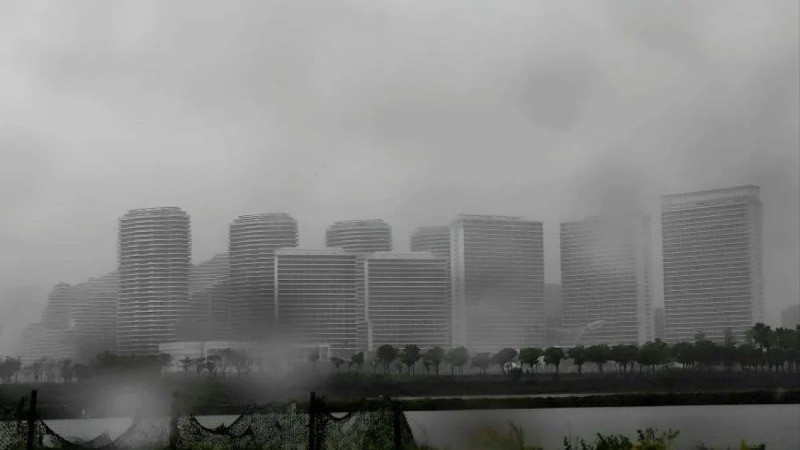 Do ảnh hưởng của bão Wipha, gió mạnh và mưa lớn đã xảy ra tại nhiều khu vực tại tỉnh Quảng Đông, Trung Quốc. (Ảnh: Tân Hoa xã)