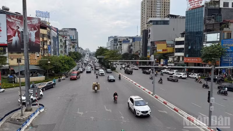 Sáng 6/10, nhiều tuyến đường Thủ đô thông thoáng khác hẳn thường ngày.