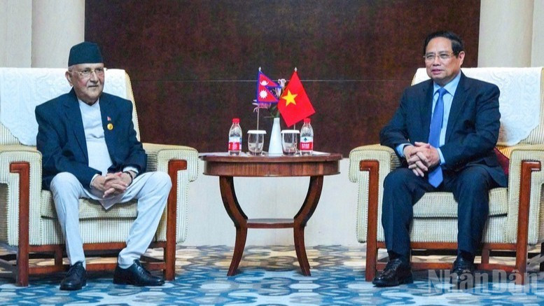 Thủ tướng Phạm Minh Chính và Thủ tướng Nepal Khadga Prasad Sharma Oli. (Ảnh: Nhật Bắc)
