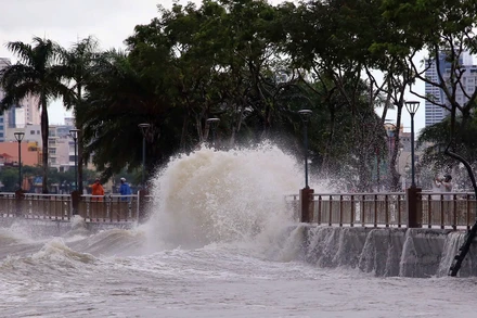 Bản tin thời sự sáng 22/10/2025: Bão số 12 tiếp tục đổi hướng, giữ nguyên cường độ