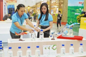 Gian hàng BSR tại khu trưng bày của tỉnh Quảng Ngãi với nhiều sản phẩm tiêu biểu được trưng bày, quảng bá tại Hội chợ Mùa Thu 2025.