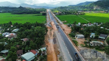 Công trình thi công cao tốc Hòa Liên-Túy Loan được huy động tối đa nhân lực, vật tư để cán đích chào mừng Quốc khánh 2/9.