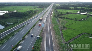 Tuyến cao tốc Thành phố Hồ Chí Minh-Long Thành hiện hữu đang là tuyến đường 4 làn xe chạy. Vào những đợt cao điểm trước ngày nghỉ hay dịp lễ tuyến thường xuyên xảy ra ùn tắc.