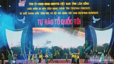 Chương trình nghệ thuật đặc biệt với chủ đề “Tự hào Tổ quốc tôi” do tỉnh Lâm Đồng tổ chức.