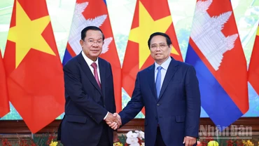 Thủ tướng Phạm Minh Chính và Chủ tịch Đảng Nhân dân Campuchia, Chủ tịch Thượng viện Campuchia Hun Sen.
