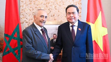Chủ tịch Quốc hội Trần Thanh Mẫn tiếp Chủ tịch Hội hữu nghị Morocco-Việt Nam Mustapha El Ktiri. (ẢNH: VĂN CHÚC)