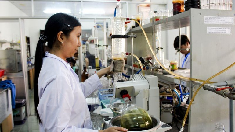 פעילויות מחקר מדעיות באוניברסיטת הו צ'י מין סיטי למדעים. khoa-hoa-hoc-hoat-dong-nckh.jpg