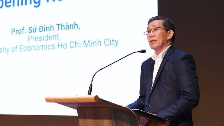 Giáo sư, Tiến sĩ Sử Đình Thành, Giám đốc Đại học Kinh tế Thành phố Hồ Chí Minh phát biểu tại hội thảo. 2.jpg