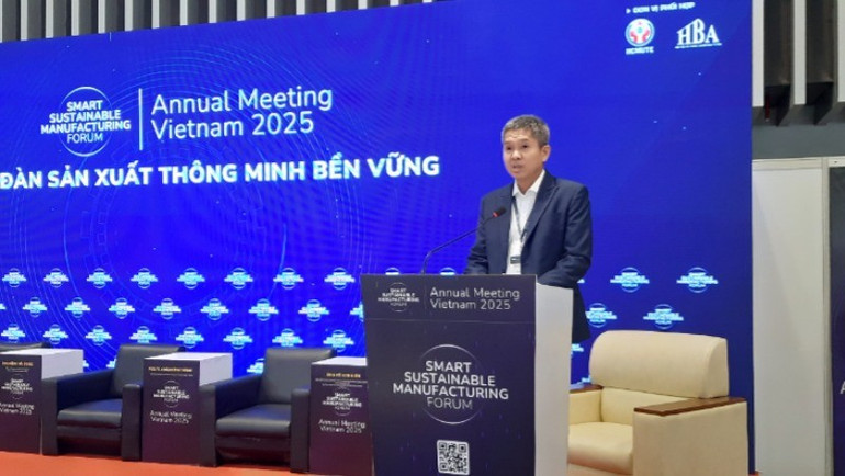 Ông Võ Văn Thân, Chủ tịch Hiệp hội các doanh nghiệp Khu công nghiệp Thành phố Hồ Chí Minh phát biểu tại diễn đàn. bbb-6624.jpg