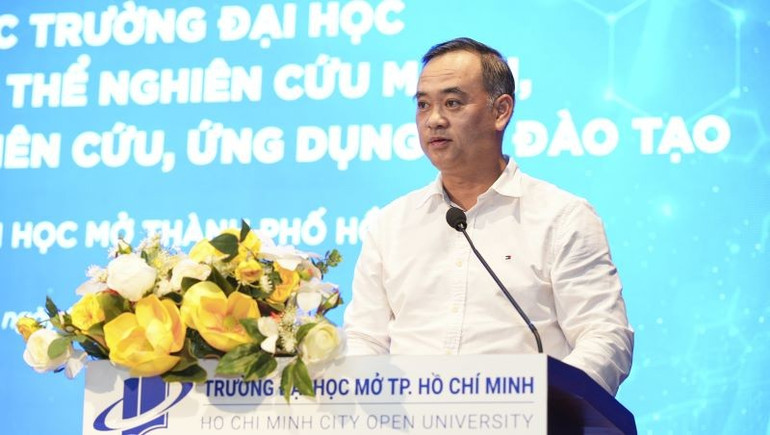 Ông Trần Nam Tú, Phó Cục trưởng Cục Khoa học, Công nghệ và Thông tin phát biểu tại hội thảo. 222-6523.jpg