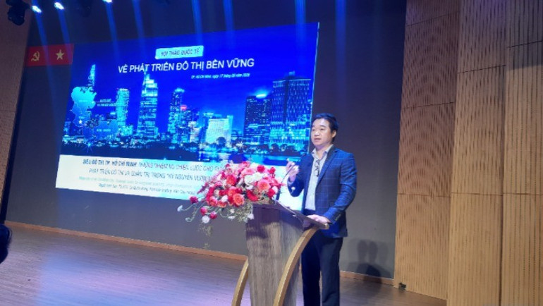 Chuyên gia phát biểu tại hội thảo. 2-8162.jpg
