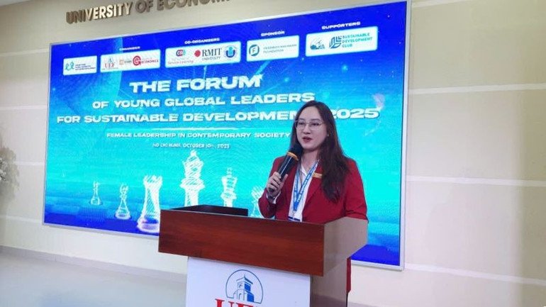 Tiến sĩ Đỗ Thị Thu Hà, Trường đại học Kinh tế-Tài chính Thành phố Hồ Chí Minh phát biểu tại diễn đàn. dd-1.jpg