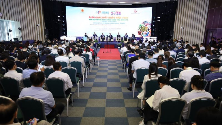 Quang cảnh diễn đàn. diendan-2-3810.jpg