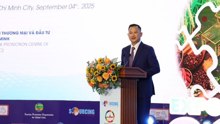 Ông Trần Phú Lữ, Giám đốc Trung tâm Xúc tiến, Thương mại và Đầu tư Thành phố Hồ Chí Minh phát biểu tại diễn đàn. diendan-1.jpg