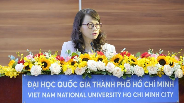 Kawan Nguyen Thi Thanh Mai, Wakil Presiden Universitas Nasional Kota Ho Chi Minh berbicara di Lokakarya. 22.jpg